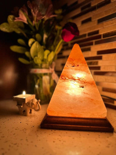Pyramid Himalayan salt lamp (pink)