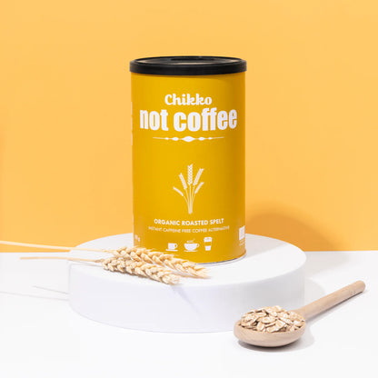 Chikko Not Coffee Spelt is the perfect choice for those looking for a new taste experience. Spelt is an ancient wheat variety known for its unique and delicate flavor, and as a coffee it offers a rich, full and smooth taste that is sure to please. Furthermore, spelt coffee is a great choice for those looking for an alternative to regular coffee. Whether you are looking to start a new morning routine or just want to experiment with new flavors, spelt coffee is an excellent choice for any coffee lover. Savour